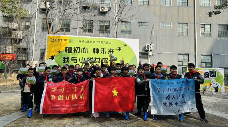 合影.JPG 合影.JPG