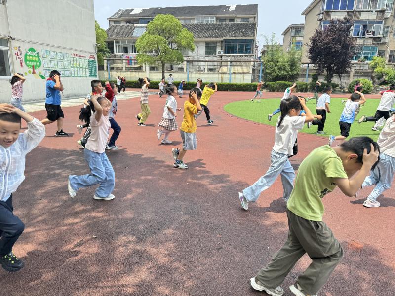 9005b48626677694109801817c231983.jpg 9005b48626677694109801817c231983.jpg