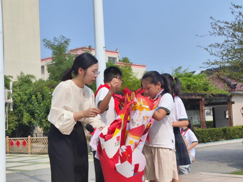 传火炬 (2).JPG 传火炬 (2).JPG