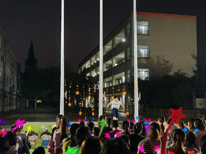 街舞表演.jpg 街舞表演.jpg