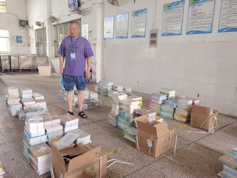 8月28日绸都小学督查1.jpg 8月28日绸都小学督查1.jpg