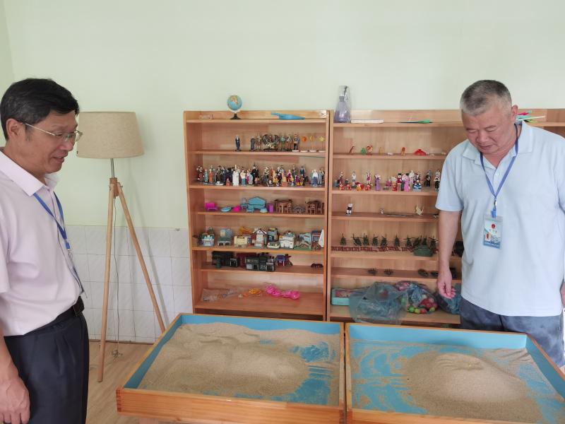 绸都小学9月20日督查2.jpg 绸都小学9月20日督查2.jpg