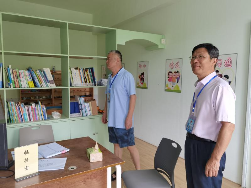 绸都小学9月20日督查1.jpg 绸都小学9月20日督查1.jpg