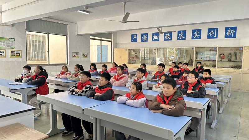 红领巾志愿者培训2.JPG 红领巾志愿者培训2.JPG