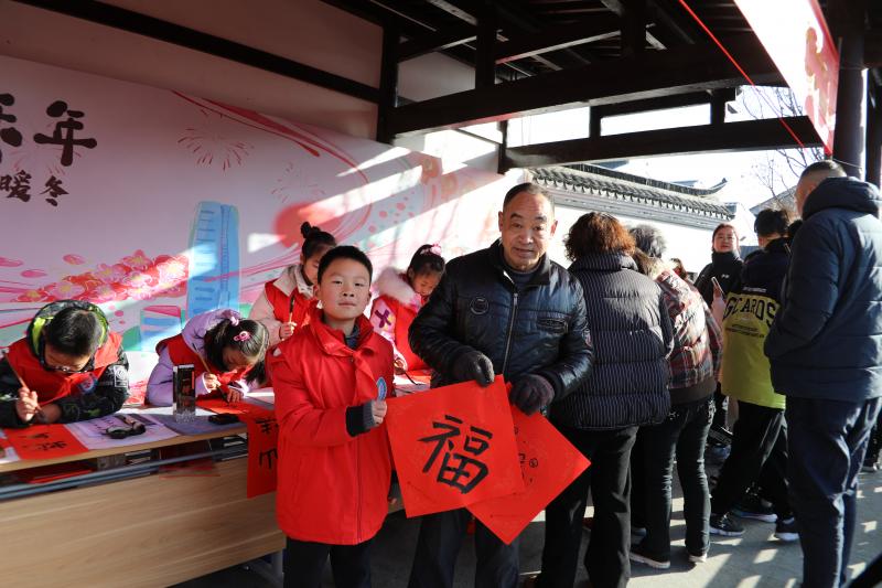 写春联2.jpg 写春联2.jpg