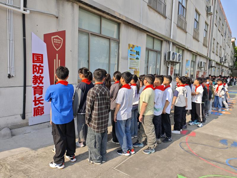 国防教育长廊.jpg 国防教育长廊.jpg